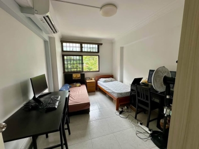 Available one male share common room at Clarence Ville Queenstown Area near Redhill MRT