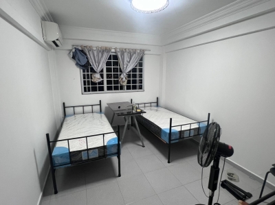 #Yishun MRT နား Blk 759 HDB Common room တခန်း ငှားဖို့ ရှိပါတယ်